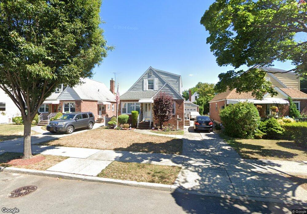 8323 266th St, Glen Oaks, NY 11004 - photo 1