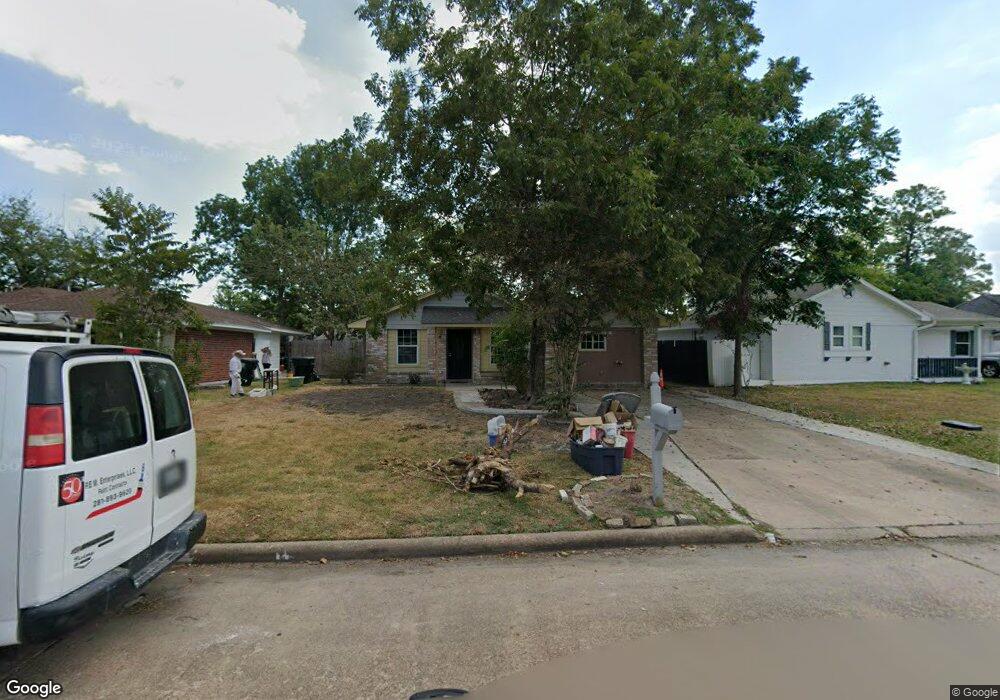 6331 Maple Hill Dr, Houston, TX 77088 - photo 1