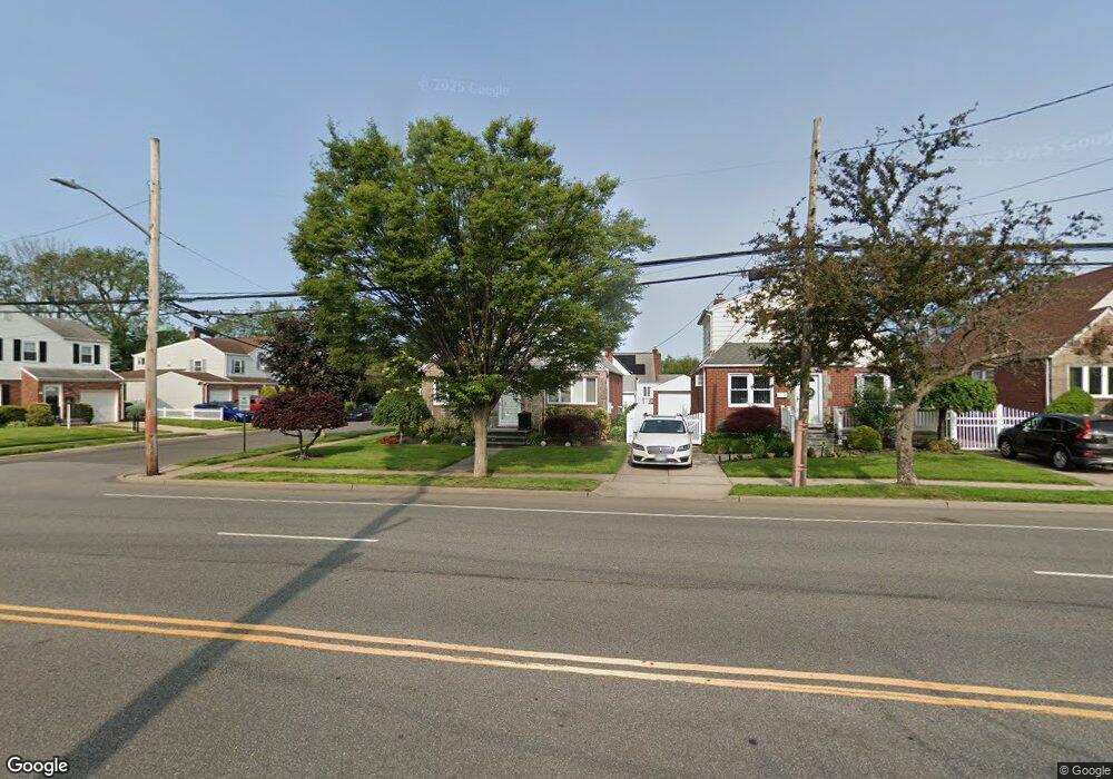 717 Covert Ave, New Hyde Park, NY 11040 - photo 1