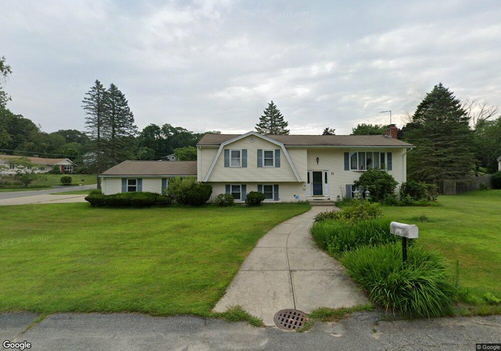 11 Apache Ln, Cumberland, RI 02864 - photo 1