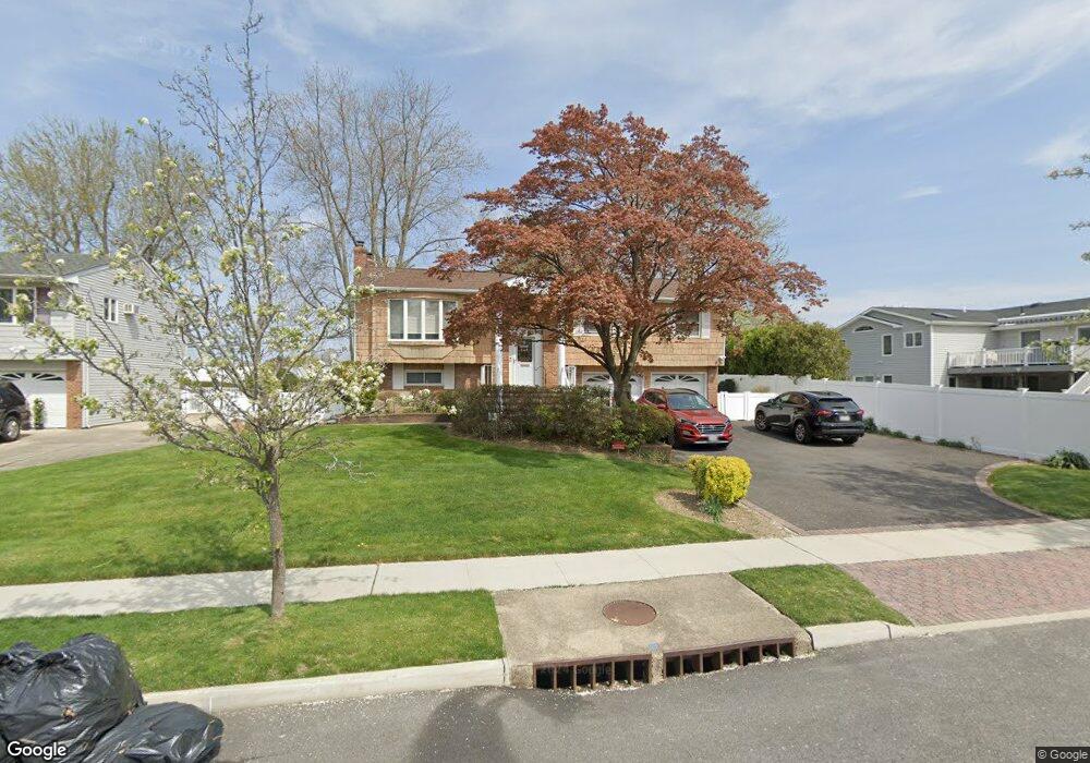 19 Splitrail Place, ComMacK, NY 11725 - photo 1