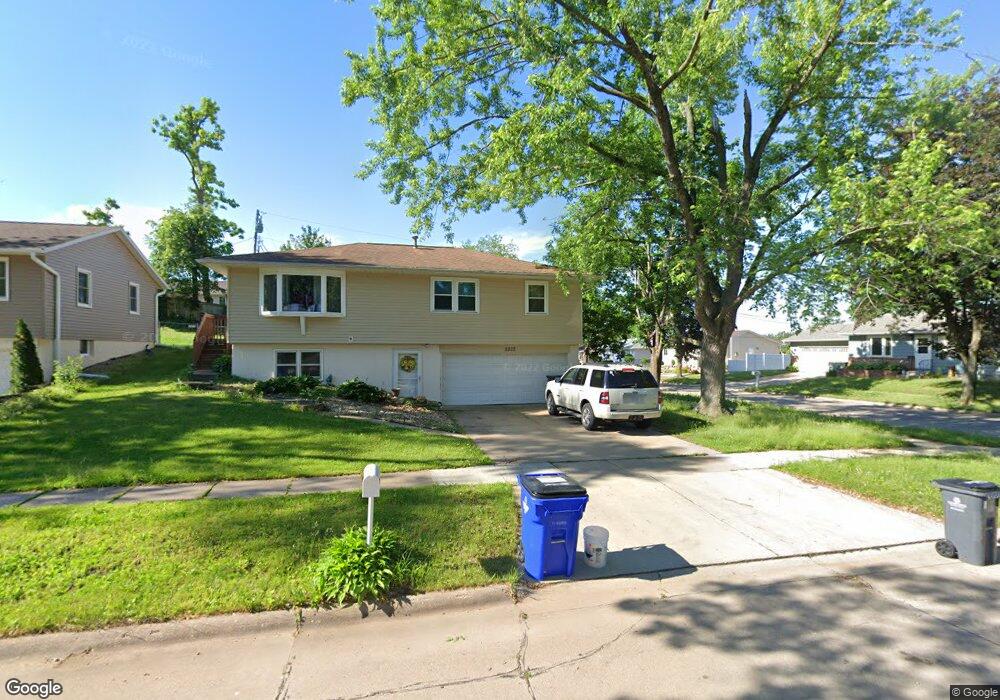 2833 Iris Ave NW, Cedar Rapids, IA 52405 - photo 1