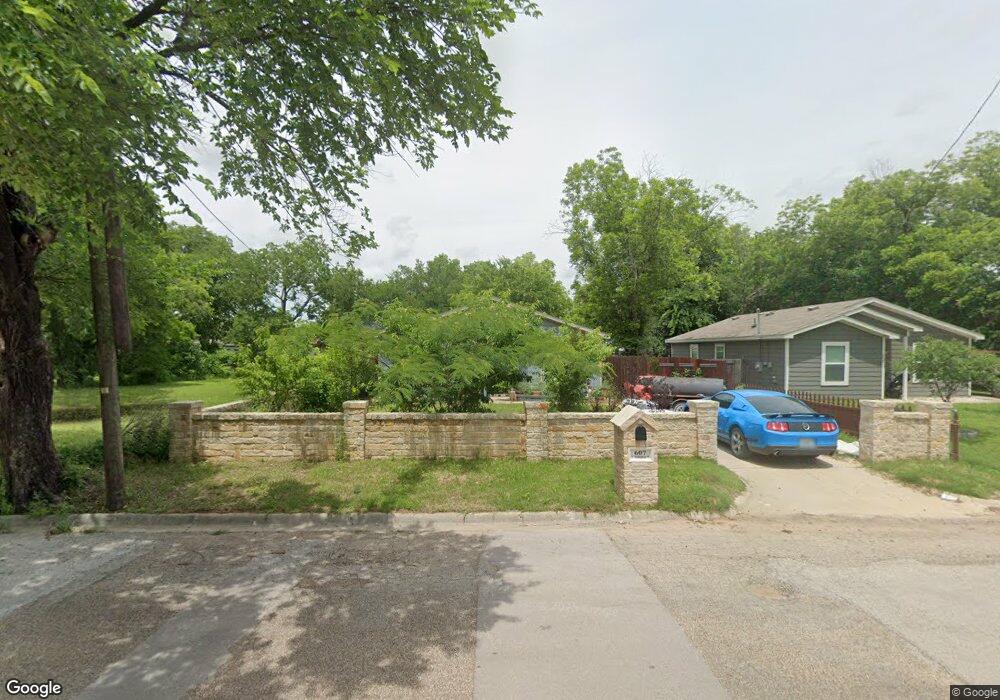 607 E Willingham St, Cleburne, TX 76031 - photo 1