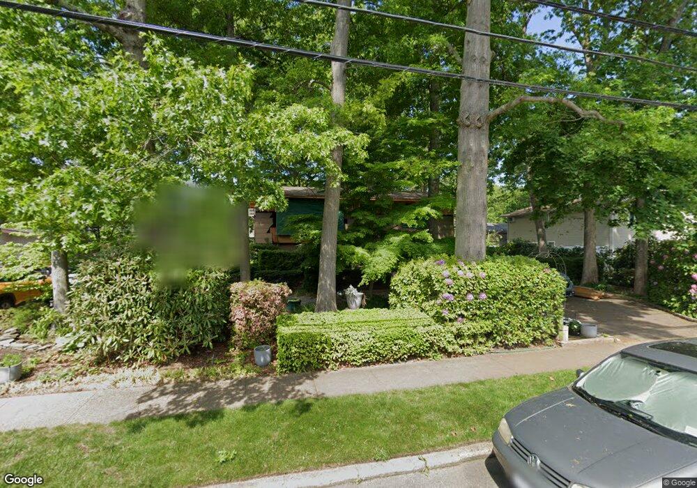 58 Shinbone Ln, ComMacK, NY 11725 - photo 1