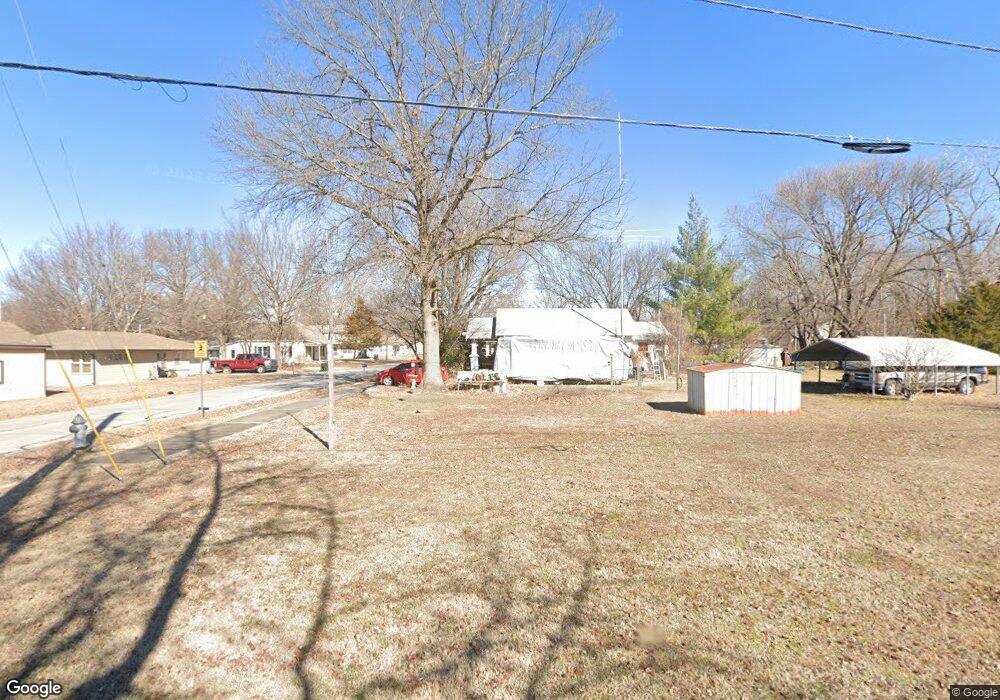 402 E Claremore St, Claremore, OK 74017 - photo 1