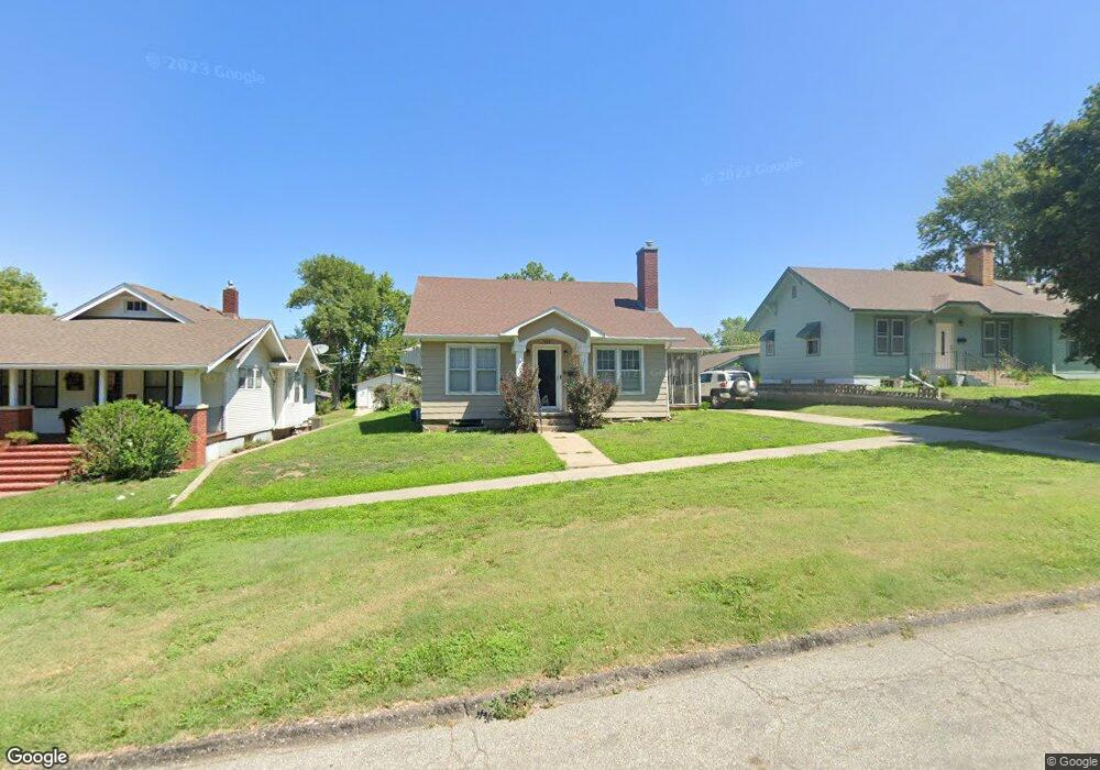 527 W 10th St, Concordia, KS 66901 - photo 1