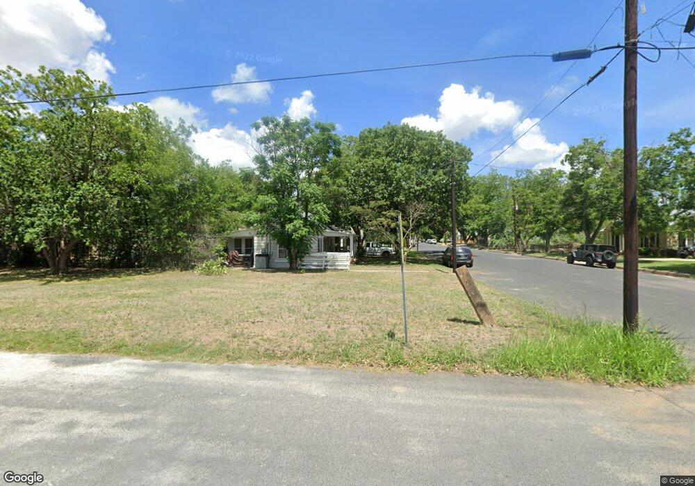 680 N Crockett St, Fredericksburg, TX 78624 - photo 1