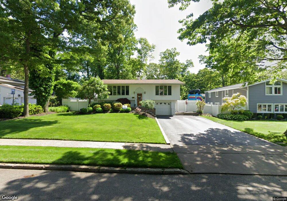 37 Deepdale Dr, ComMacK, NY 11725 - photo 1