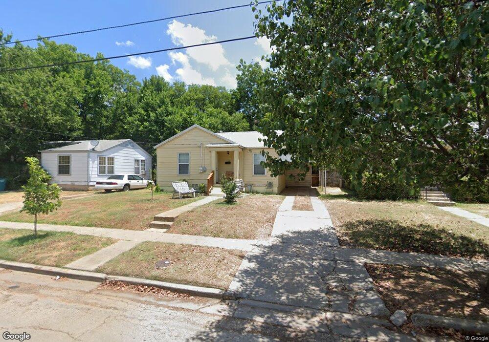 1208 N Clements St, Gainesville, TX 76240 - photo 1
