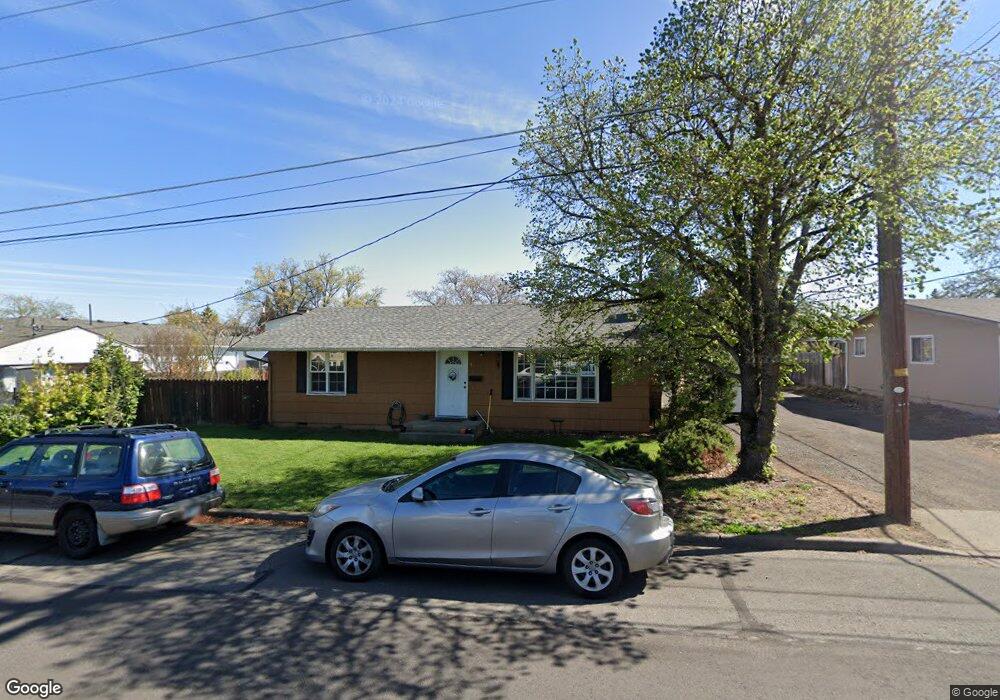 448 N 3rd St, Central Point, OR 97502 - photo 1