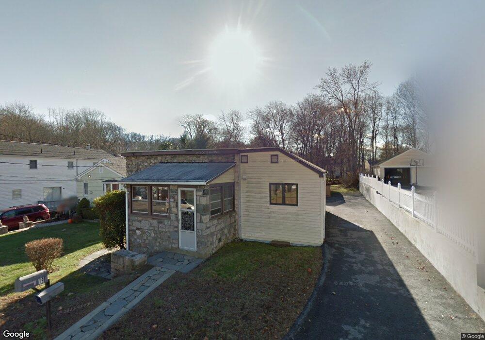 19 Wakemore St, Darien, CT 06820 - photo 1