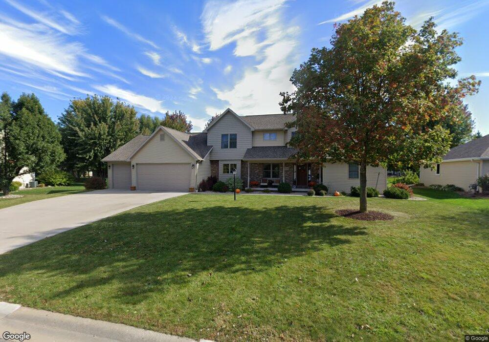 W5618 Jochmann Dr, Appleton, WI 54915 - photo 1