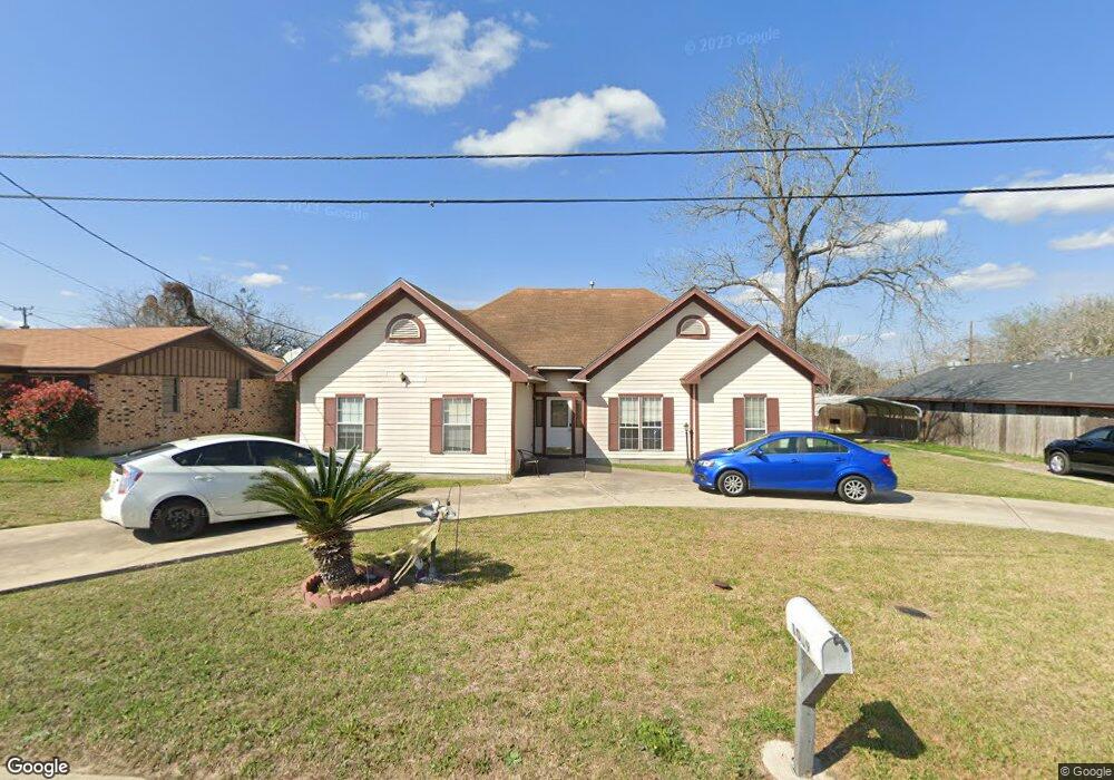 1009 E Gramman St, Beeville, TX 78102 - photo 1