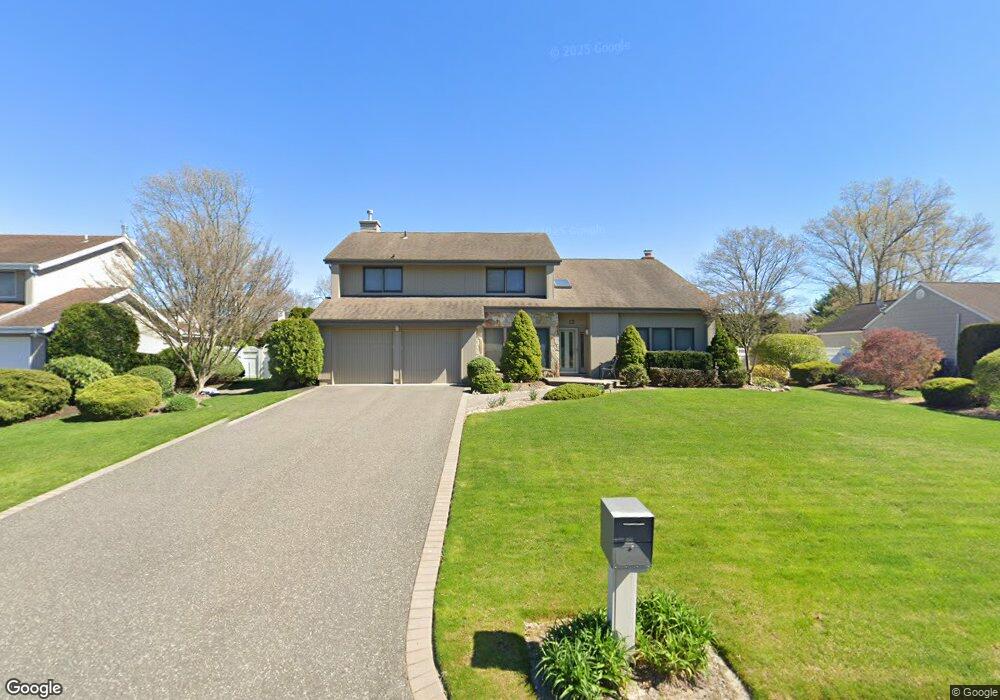 12 Long Meadow Rd, ComMacK, NY 11725 - photo 1