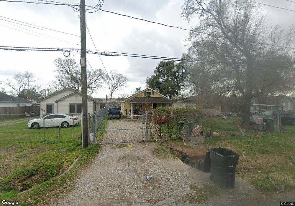 902 Duff Ln, Houston, TX 77022 - photo 1