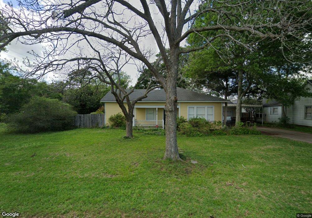 2416 Avenue L, Bay City, TX 77414 - photo 1