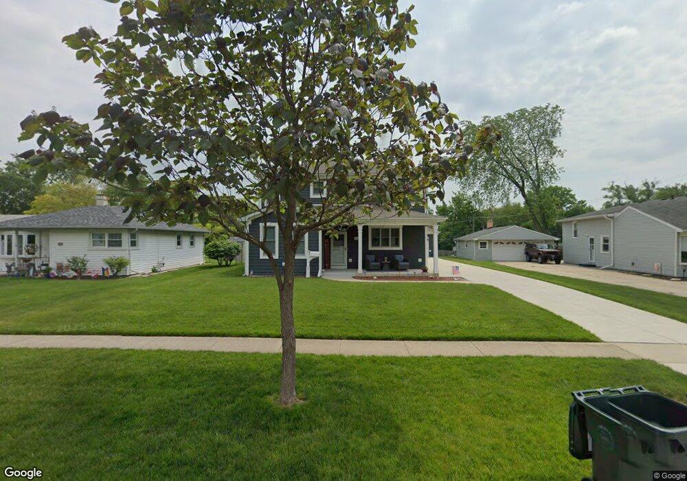 2410 Robin Ln, Rolling Meadows, IL 60008 - photo 1