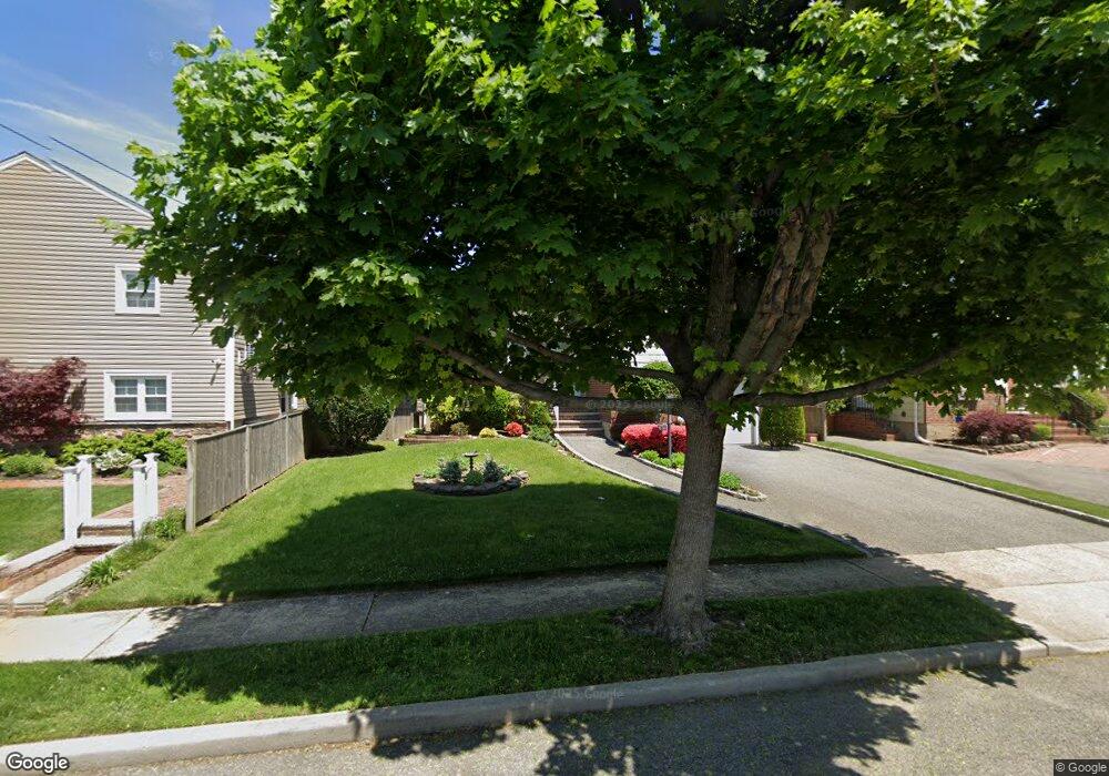 670 Wool Ave, Franklin Square, NY 11010 - photo 1