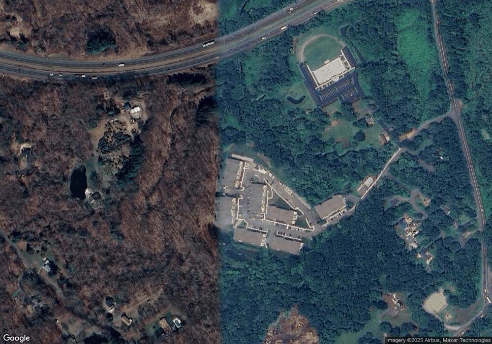 9 Covered Bridge Rd unit 107, Newtown, CT 06470 - photo 1