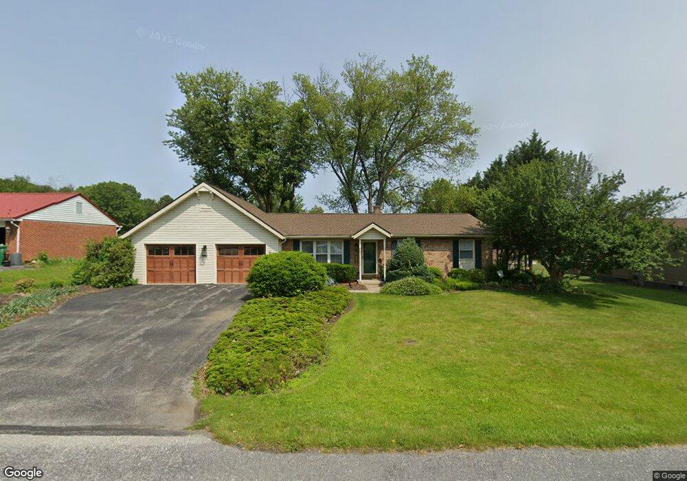 527 Wile Cir, Fayetteville, PA 17222 - photo 1