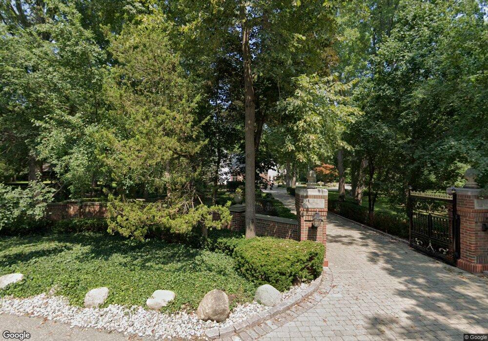 350 Lowell Ct, Bloomfield Hills, MI 48304 - photo 1