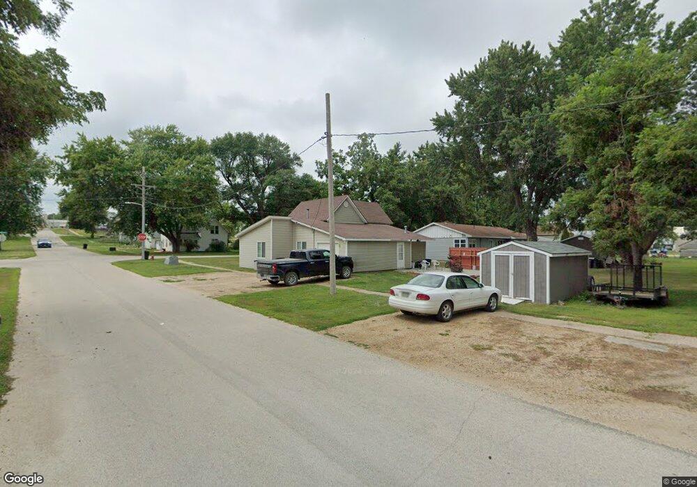 203 S Cedar Ave, Graettinger, IA 51342 - photo 1
