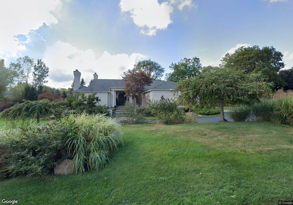 32677 Redfern St, Franklin, MI 48025 - photo 1