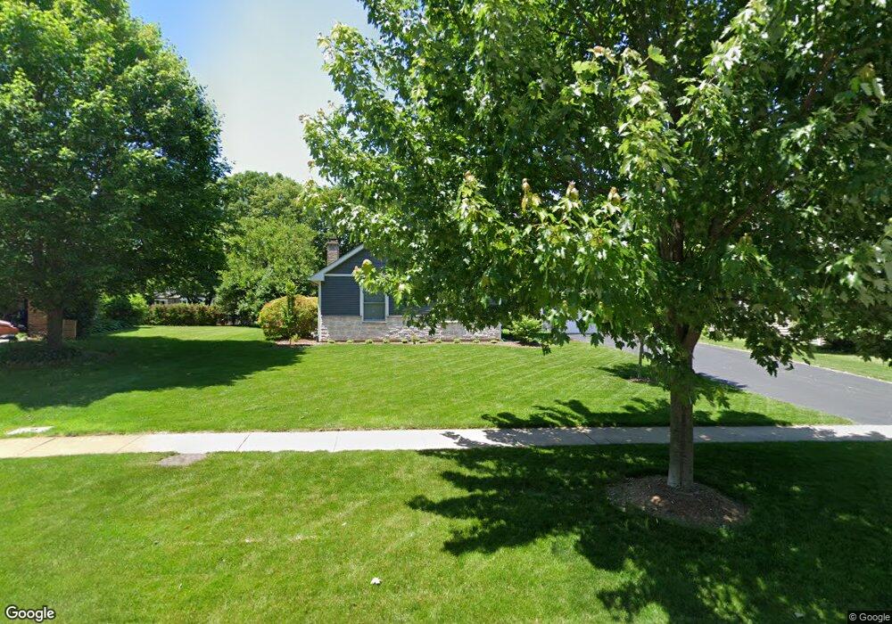 561 Viking Dr, Batavia, IL 60510 - photo 1