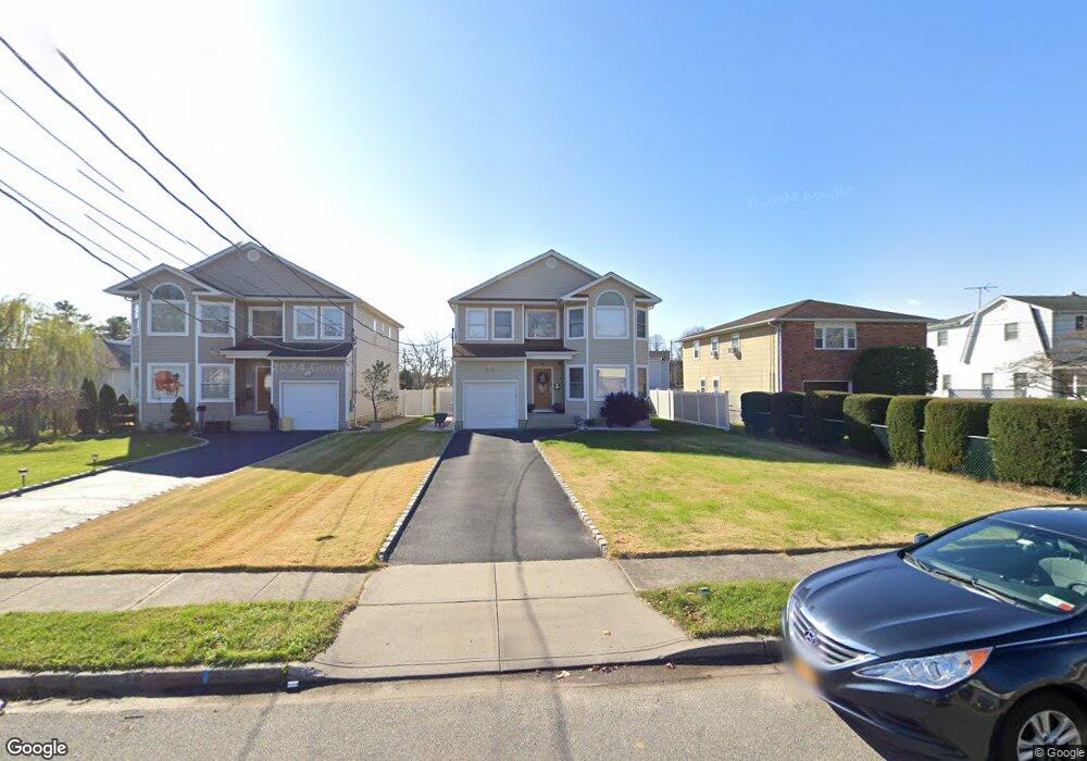 113 Evergreen Ave, Bethpage, NY 11714 - photo 1