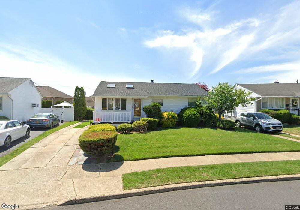 770 Carlyle Ave, Franklin Square, NY 11010 - photo 1