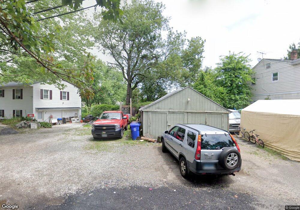 8 Robins Square E, Norwalk, CT 06854 - photo 1