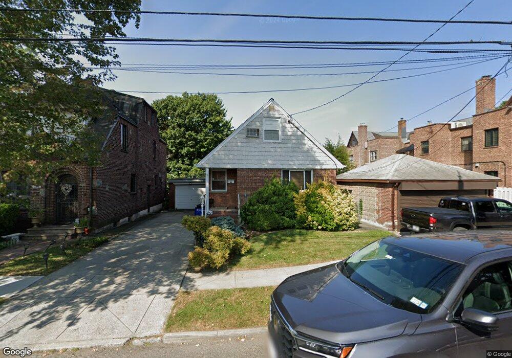 2912 165th St, Flushing, NY 11358 - photo 1
