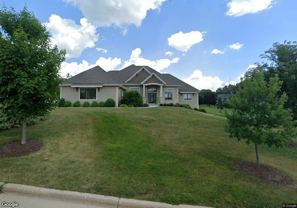 1633 Twisted Oak Ct, Hartland, WI 53029 - photo 1
