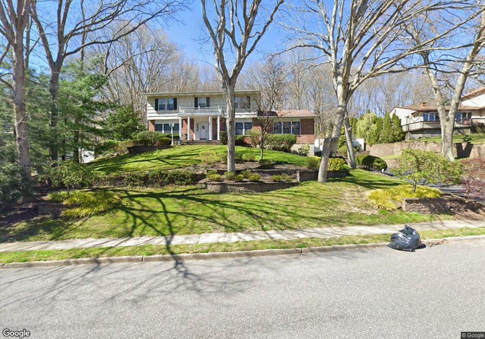 127 Washington Blvd, ComMacK, NY 11725 - photo 1