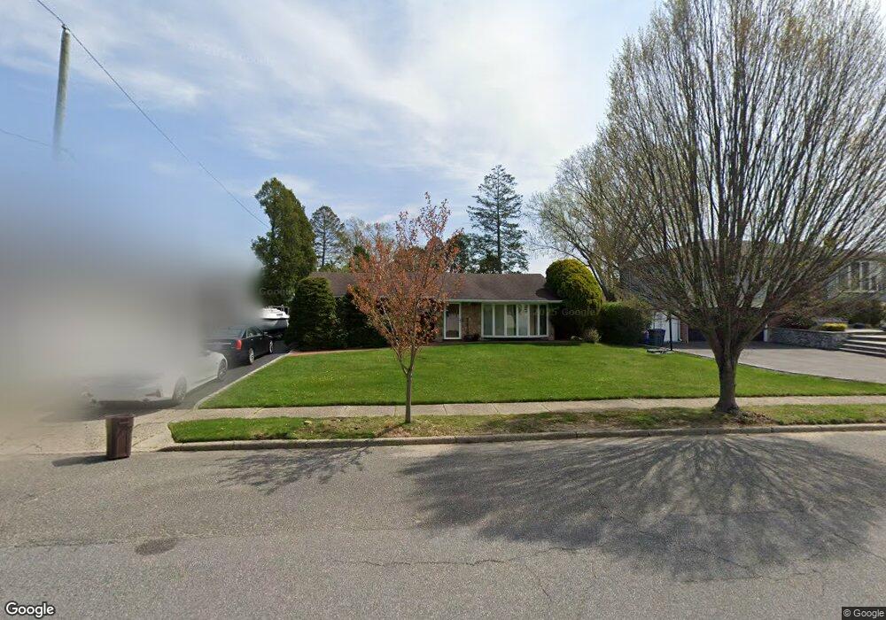 10 Rye Place, ComMacK, NY 11725 - photo 1