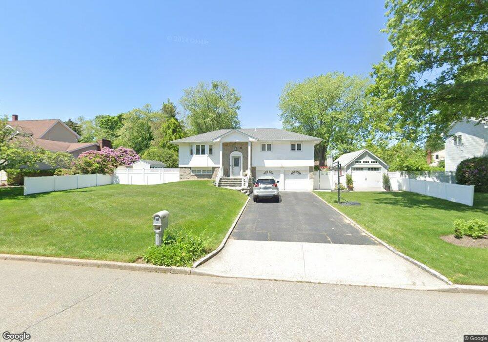 6 Warbler Ln, ComMacK, NY 11725 - photo 1