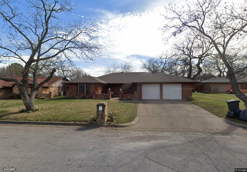 818 Hilltop Dr, Weatherford, TX 76086 - photo 1