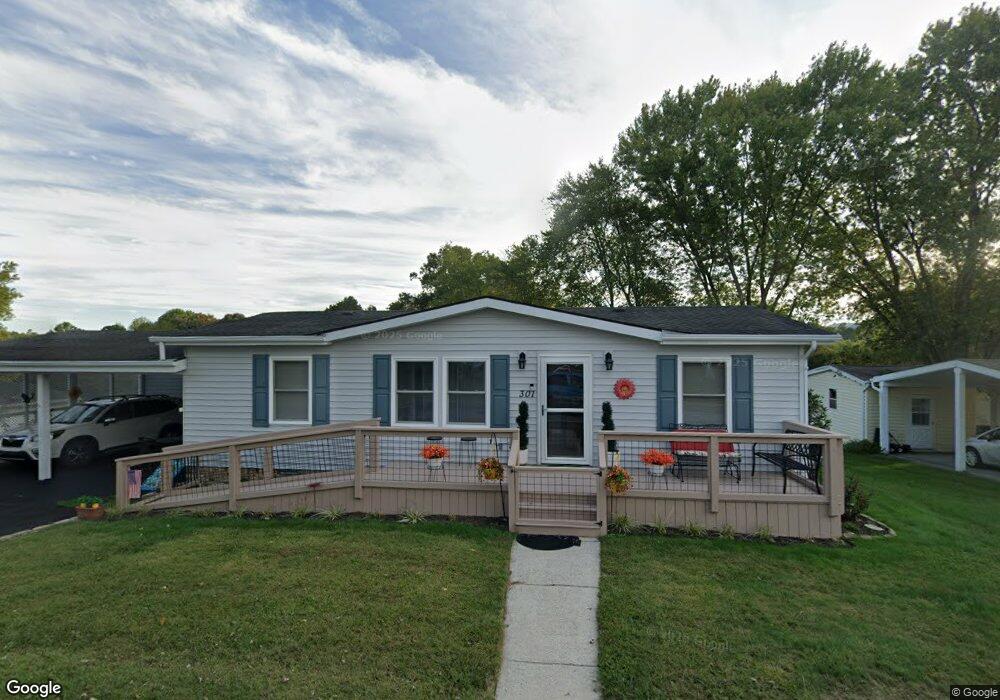 301 Meadowbrook Ct, Hendersonville, NC 28792 - photo 1