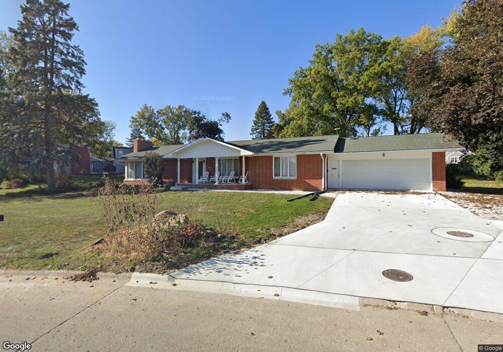 810 SE 8th Ave W, Newton, IA 50208 - photo 1