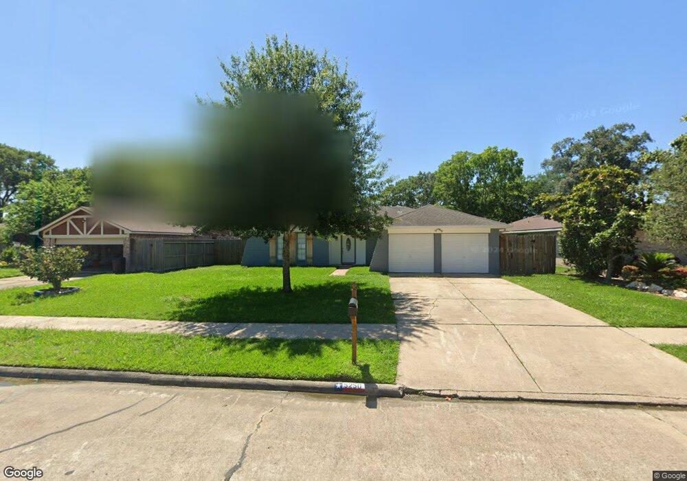 5250 Apple Blossom Ln, Friendswood, TX 77546 - photo 1