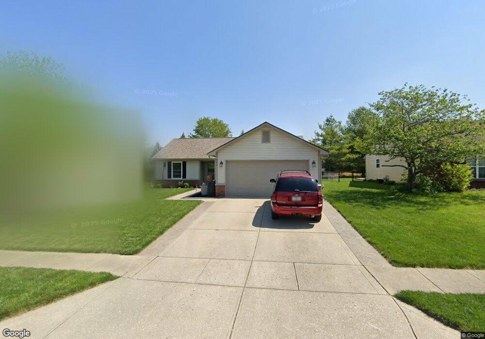 563 Lake Crossing Ln, Franklin, IN 46131 - photo 1