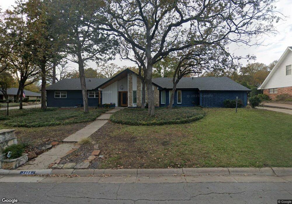 1404 Tanglewood Trail, Euless, TX 76040 - photo 1