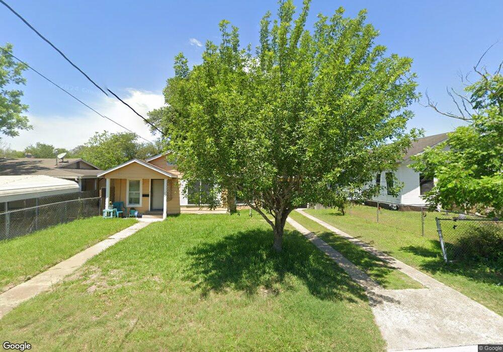 809 E Fannin St, Beeville, TX 78102 - photo 1