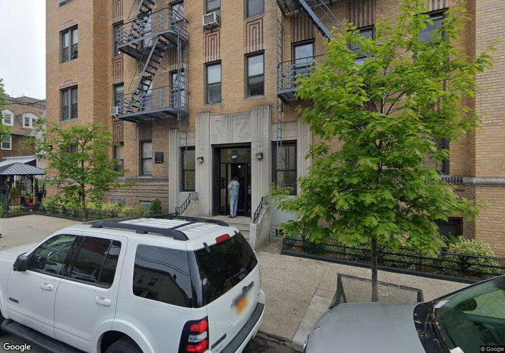 279 E 203rd St, Bronx, NY 10458 - photo 1