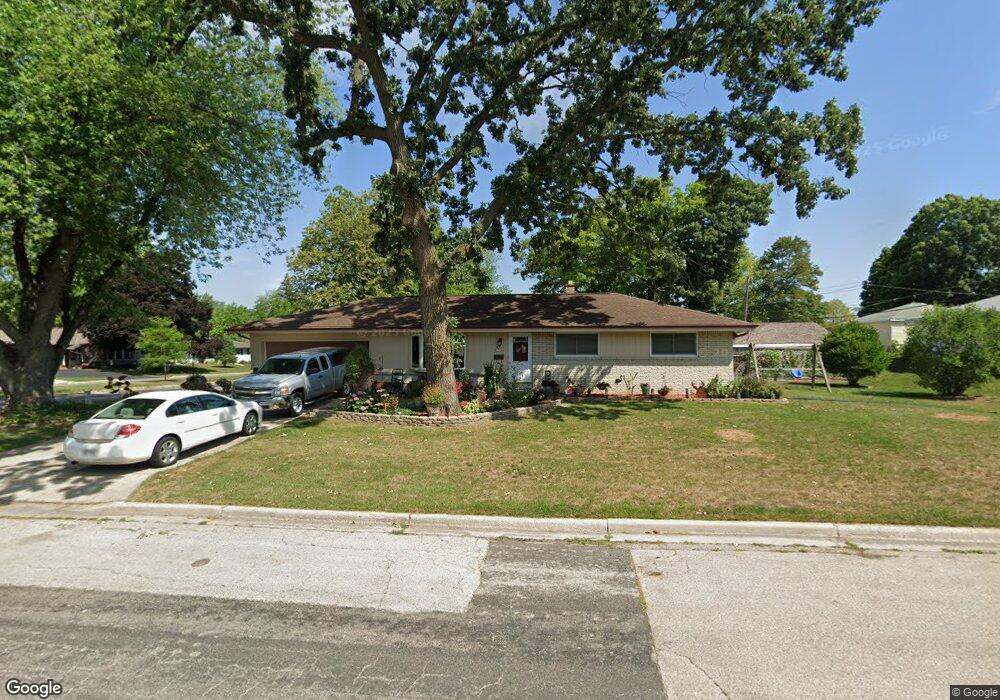 N92W17164 Forest Dr, Menomonee Falls, WI 53051 - photo 1