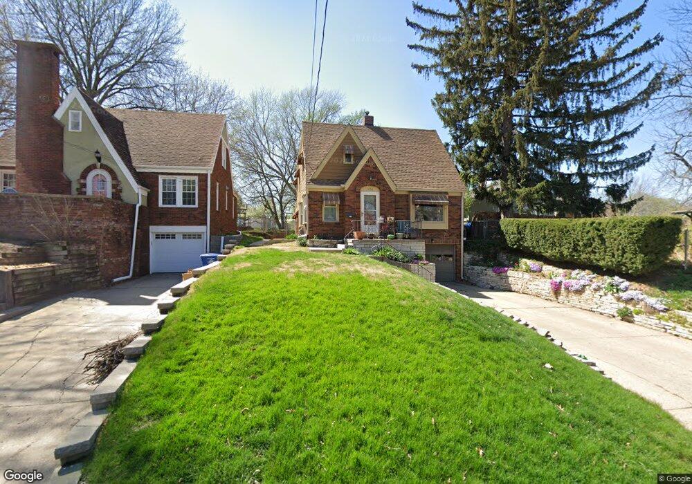 1636 38th St, Des Moines, IA 50310 - photo 1