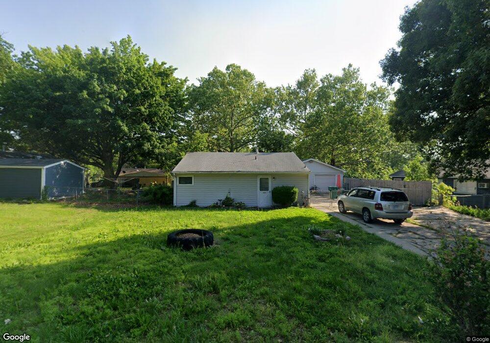 621 SE 33rd St, Topeka, KS 66605 - photo 1