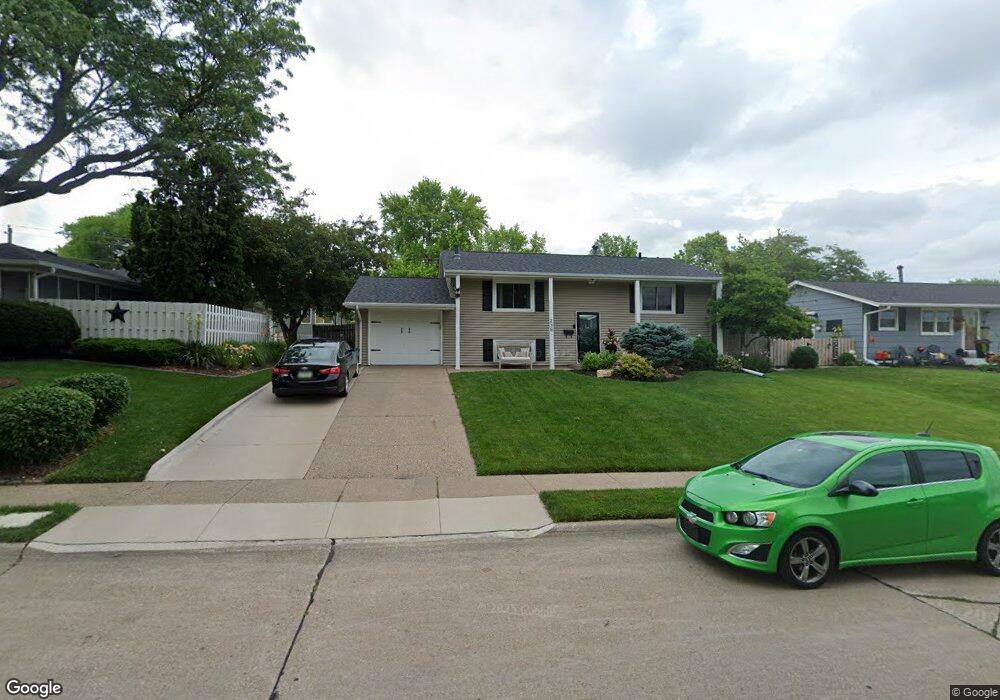 238 Westerfield Rd, Davenport, IA 52806 - photo 1