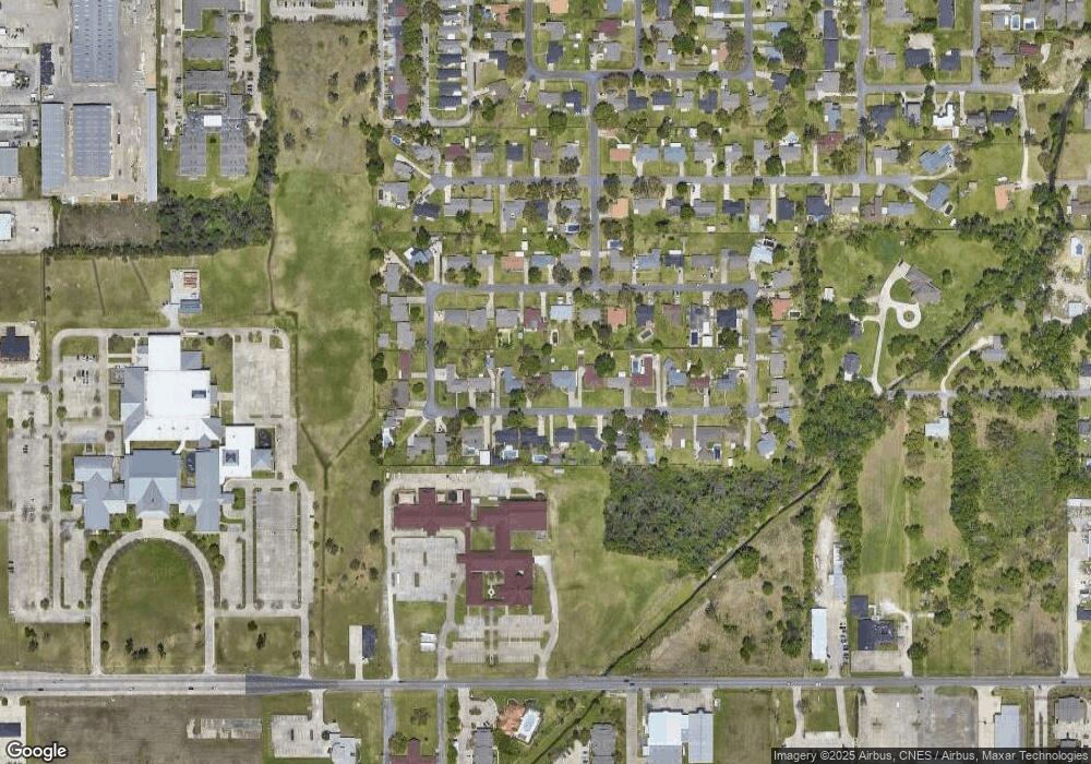 1512 S Greenfield Cir, Lake Charles, LA 70605 - photo 1