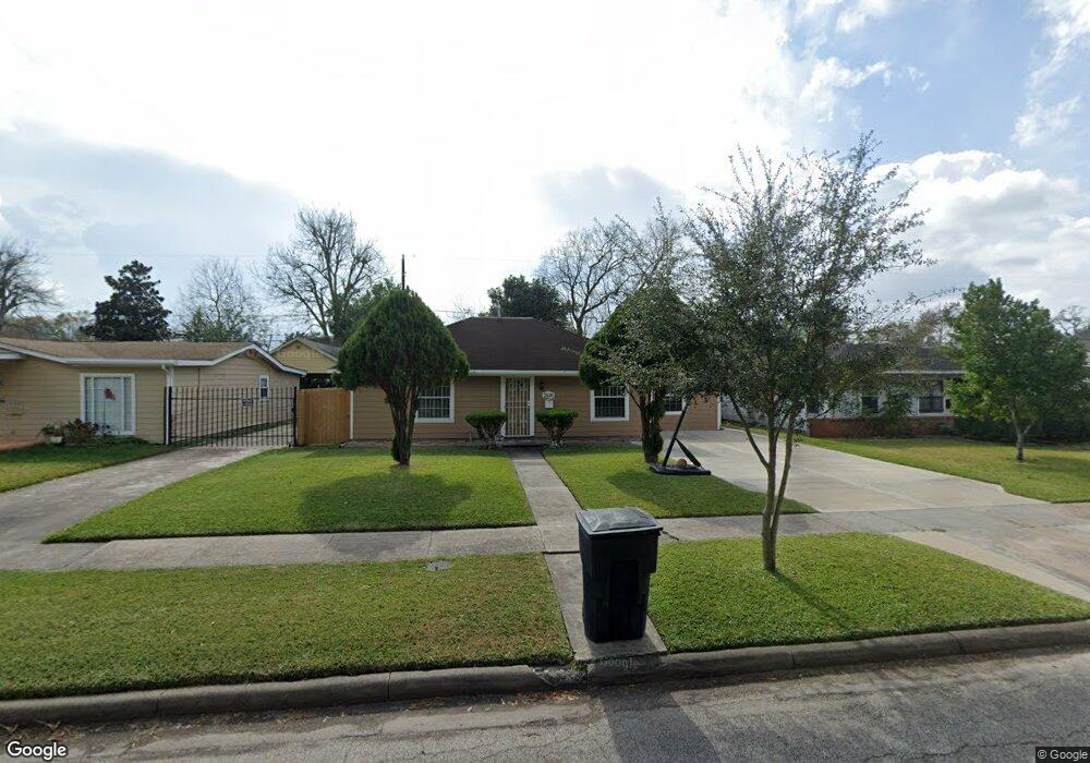 7638 Buena Vista St, Houston, TX 77087 - photo 1